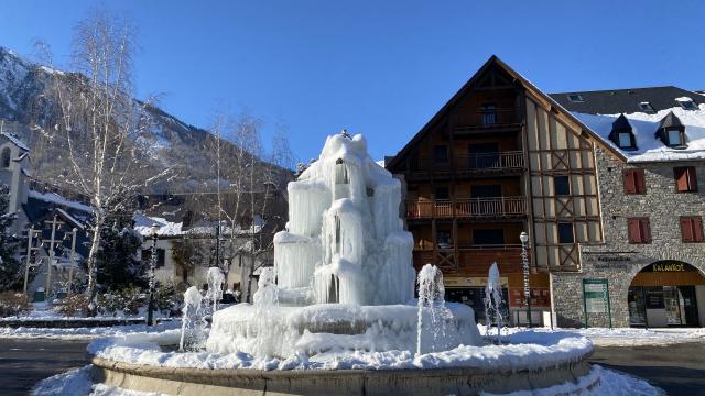 Ice fountain in front of the Fermes de saint lary