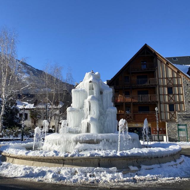 Ice fountain in front of the Fermes de saint lary