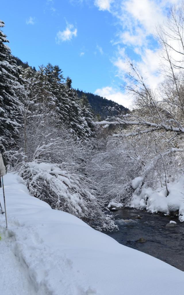 Raquetas de nieve en el puente de Moudang 1