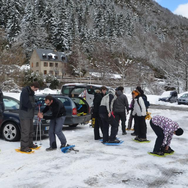 Snowshoeing at the Moudang Bridge 2