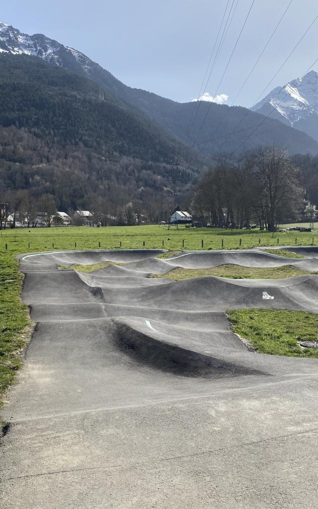 PUMPTRACK WITH SPRING PANEL